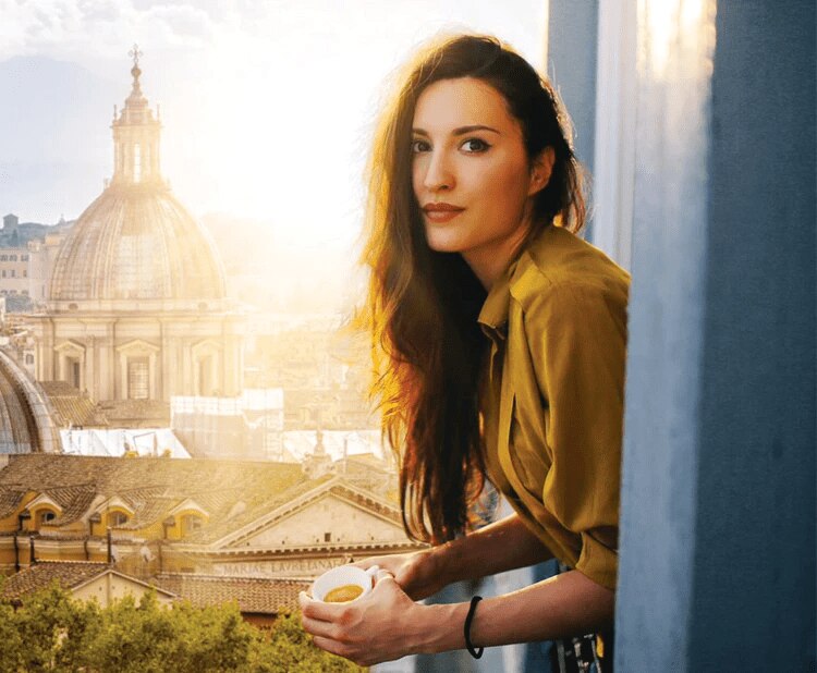 Dynamische Frau Italien