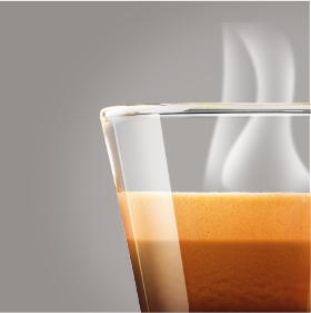 Teilbild von einem gefüllten Kaffeeglas auf grauem Hintergrund